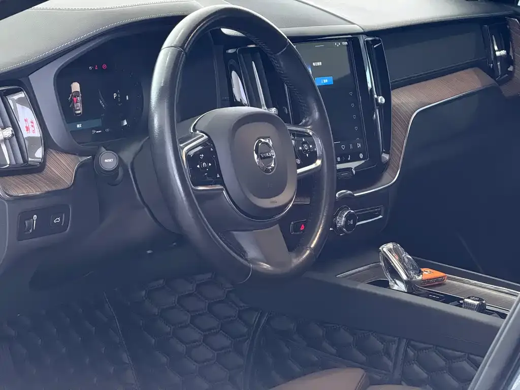 Volvo XC60 2022 из CN, фото 10