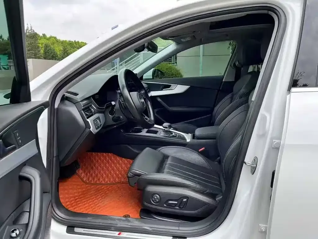 Audi A4L 2021 из CN, фото 3