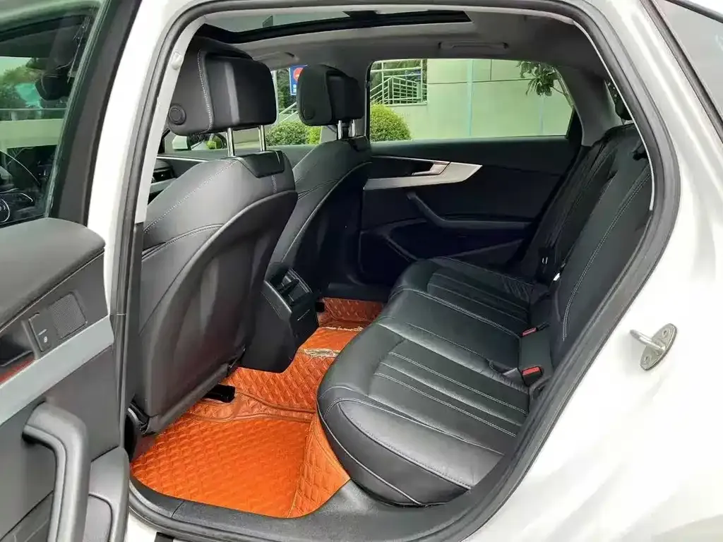 Audi A4L 2021 из CN, фото 7