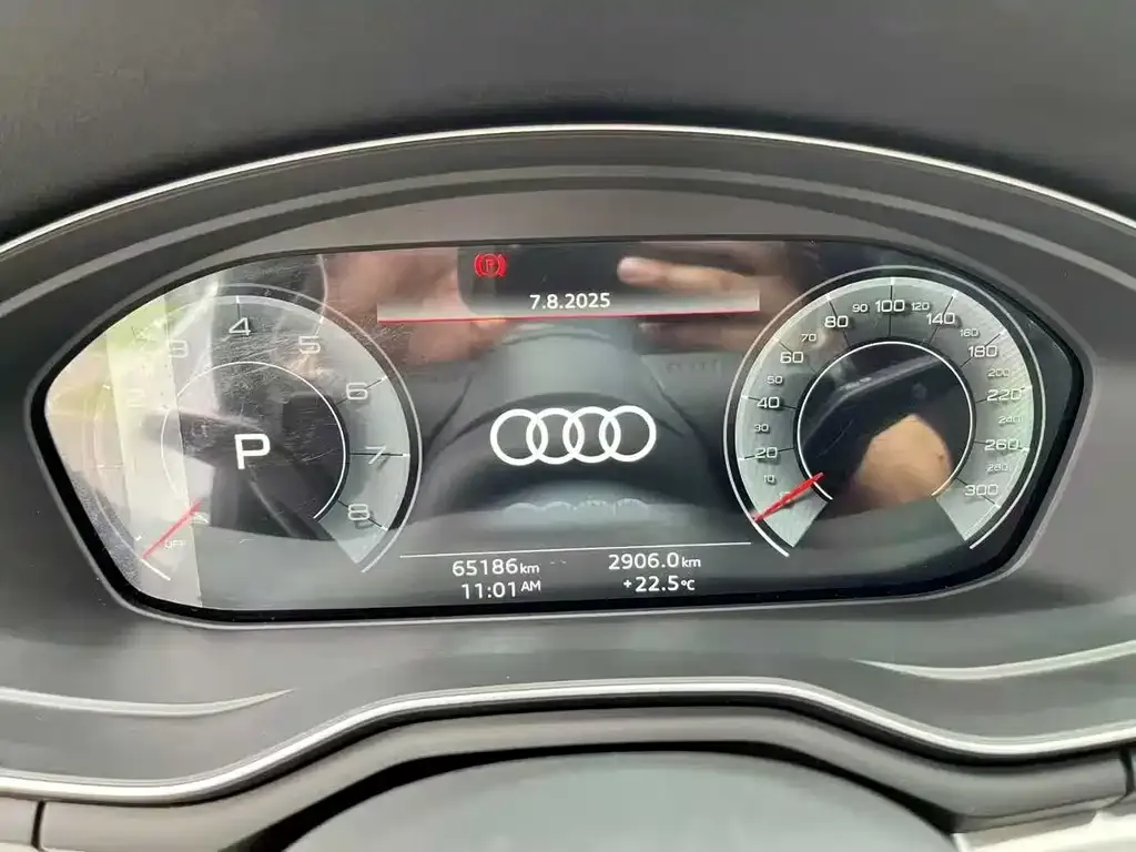 Audi A4L 2021 из CN, фото 2
