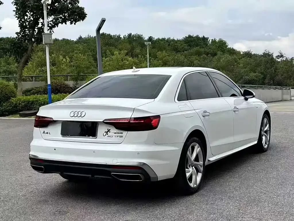 Audi A4L 2021 из CN, фото 8