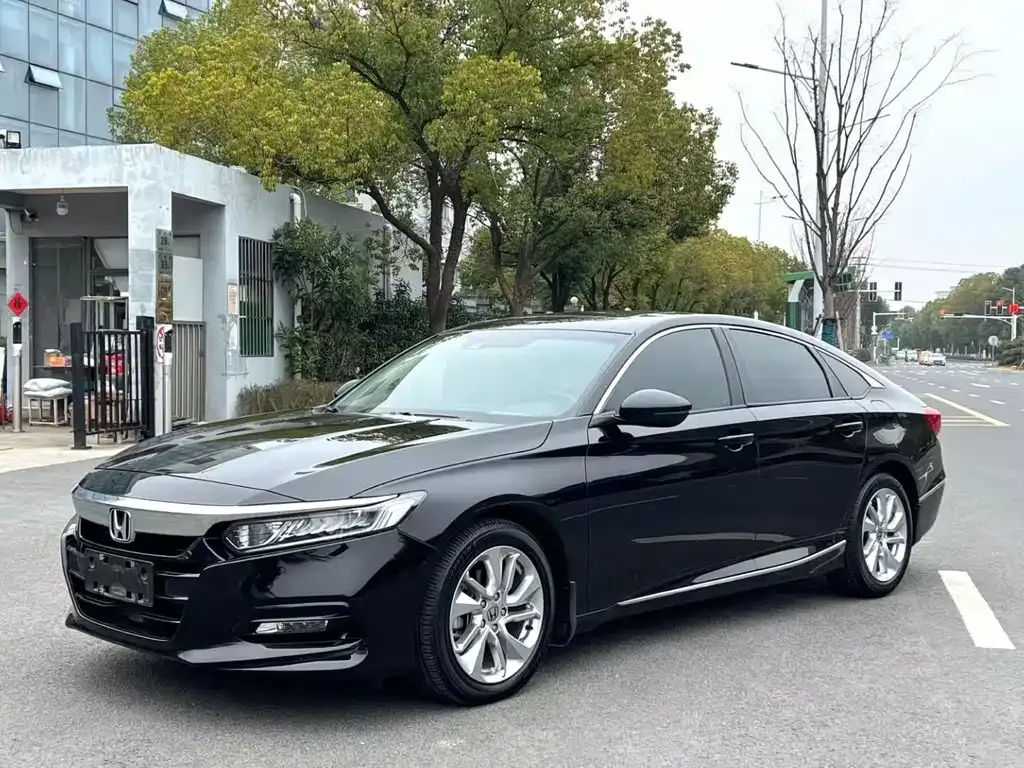 Honda Accord — фото 1