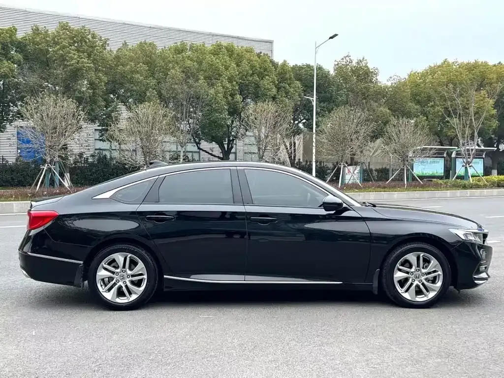 Honda Accord — фото 8