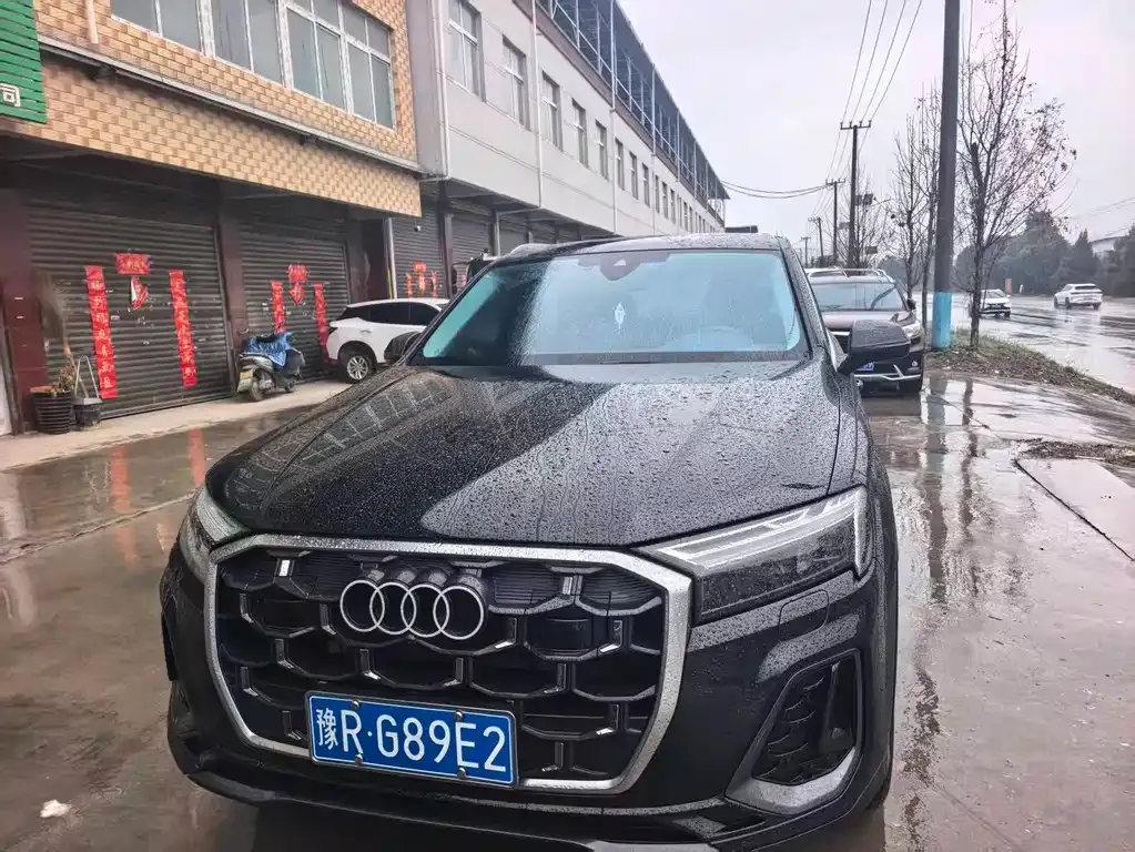 Audi Q7 — фото 1
