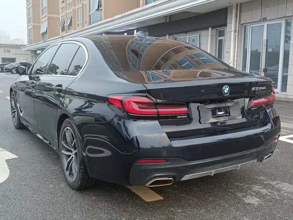 BMW 5 Series New Energy — фото 9