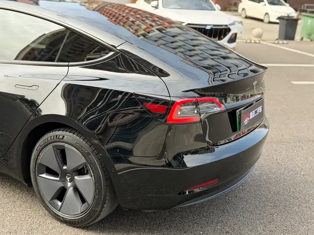 Tesla Model 3 — фото 2