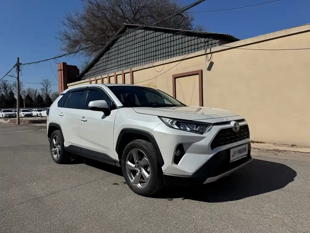 Toyota RAV4 — фото 10