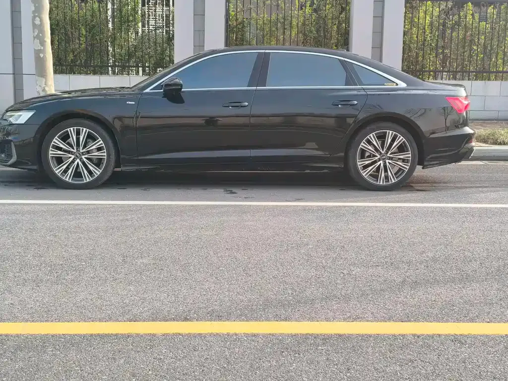 Audi A6L 2022 из CN, фото 6