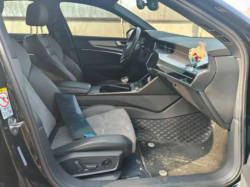 Audi A6L 2022 из CN, фото 4