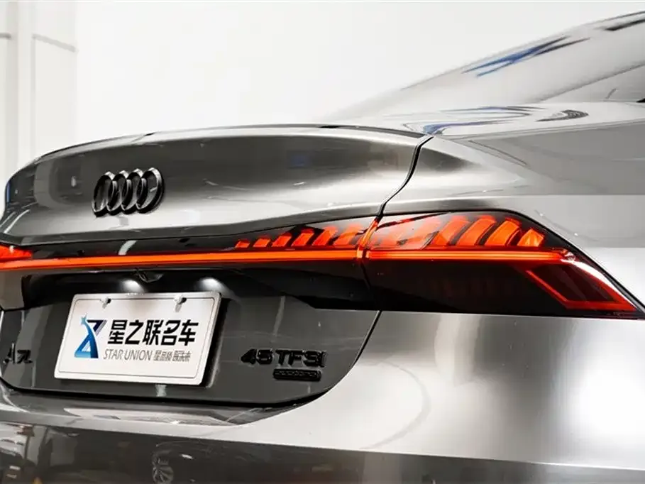 Audi A7L 2023 из CN, фото 4