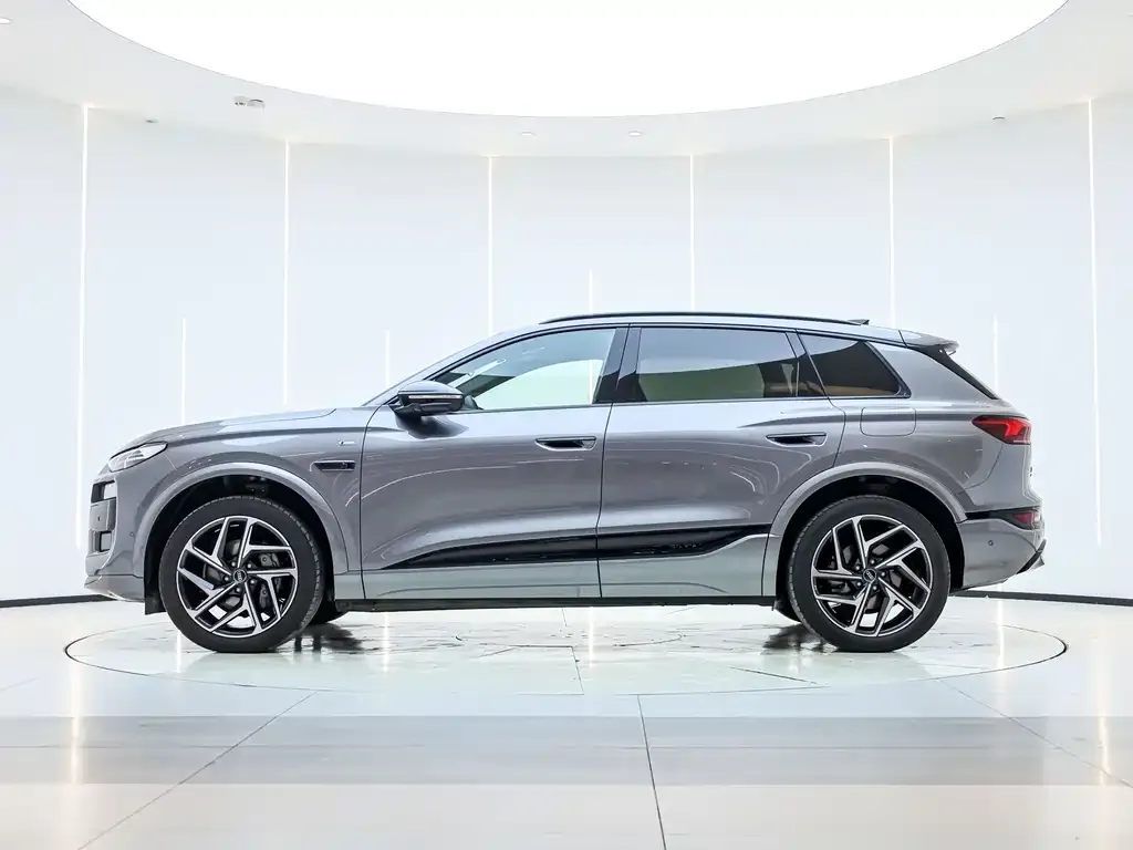 Audi Q6L e-tron — фото 2