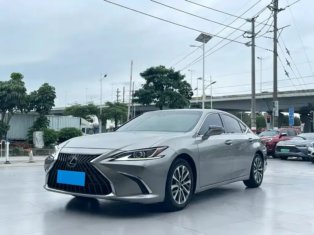 Lexus ES — фото 1