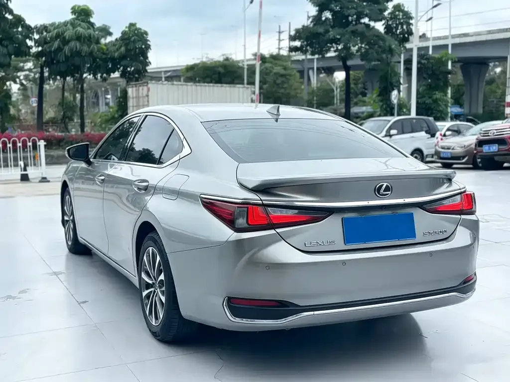 Lexus ES — фото 9