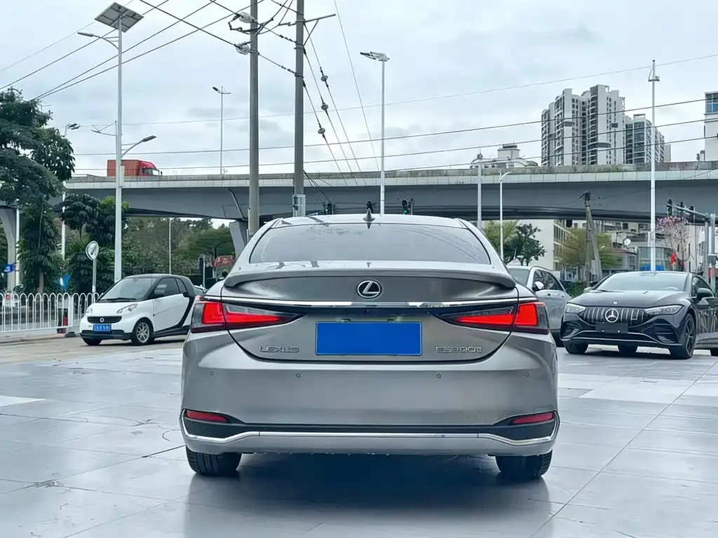 Lexus ES — фото 10