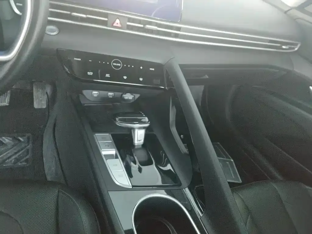 Hyundai Elantra 2023 из CN, фото 5