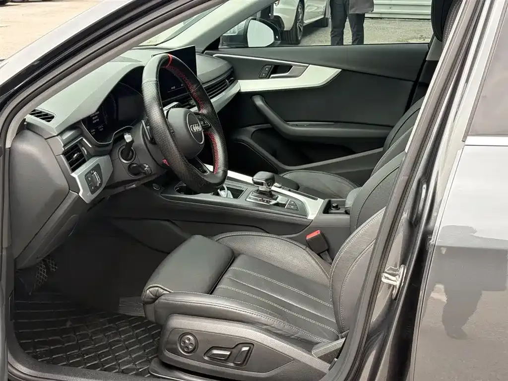 Audi A4L 2021 из CN, фото 7