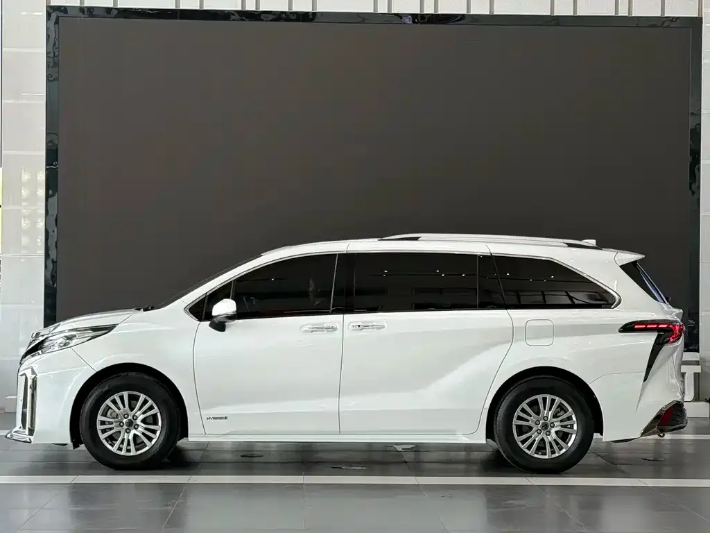 Toyota Sienna — фото 4