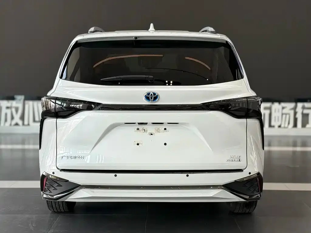 Toyota Sienna — фото 9