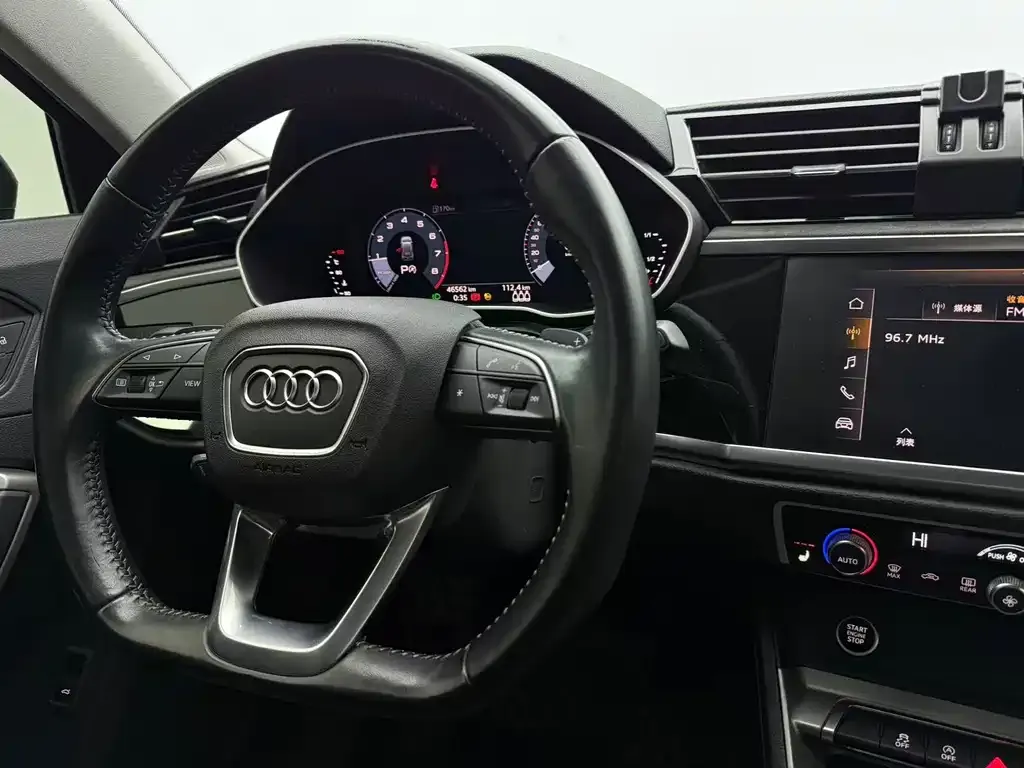 Audi Q3 — фото 10