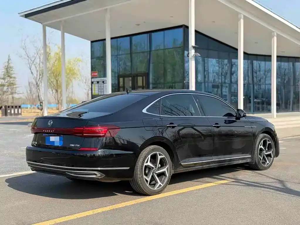 Volkswagen Passat — фото 6