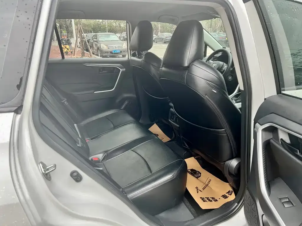 Toyota Wildlander 2023 из CN, фото 5