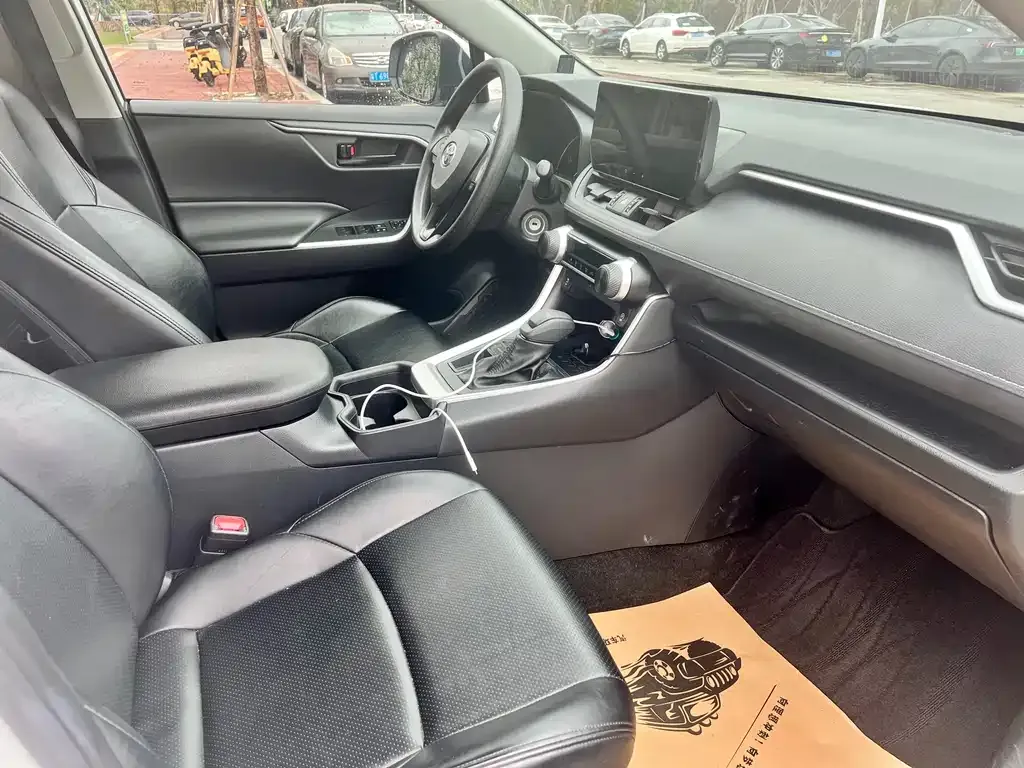 Toyota Wildlander 2023 из CN, фото 6