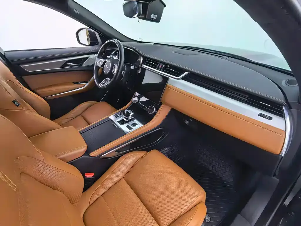 Jaguar F-PACE — фото 10