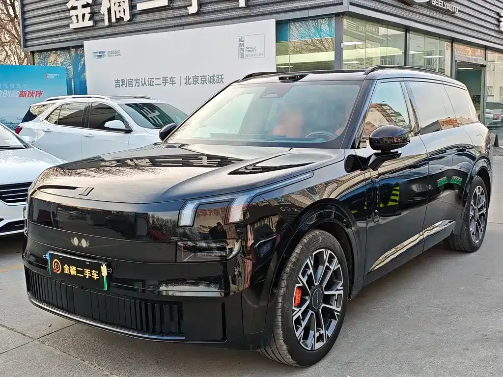 Lynk & Co 900