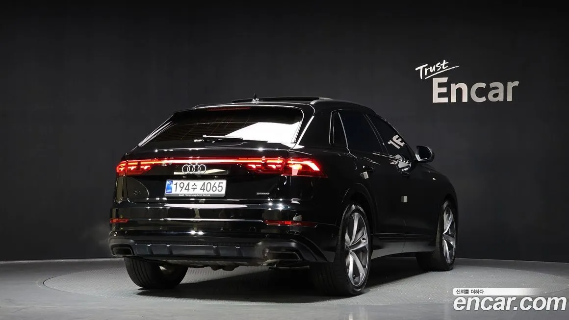 Audi Q8 — фото 10