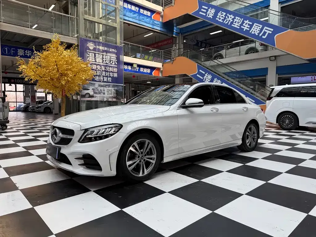 Mercedes-Benz C-Class — фото 1