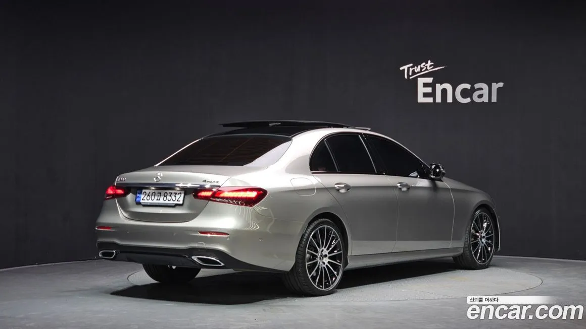 Mercedes-Benz E-Class — фото 9
