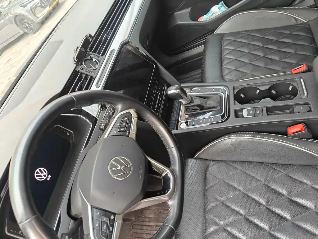 Volkswagen Magotan GTE PHEV 2022 из CN, фото 5