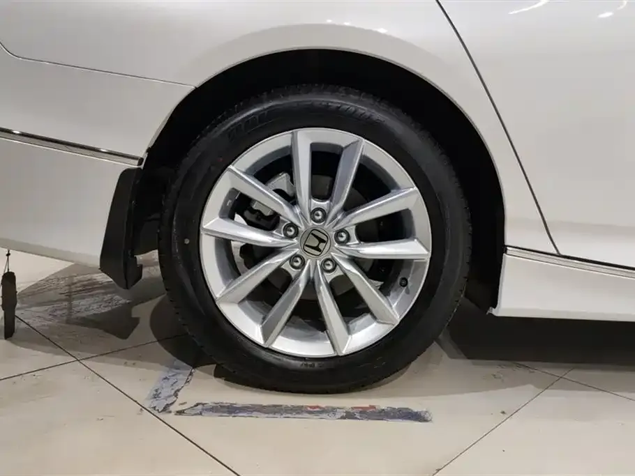 Honda Accord — фото 10