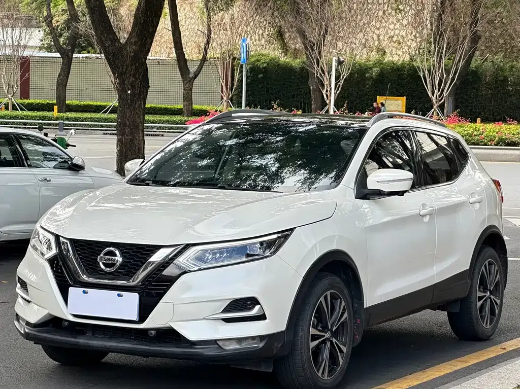 Nissan Qashqai — фото 1