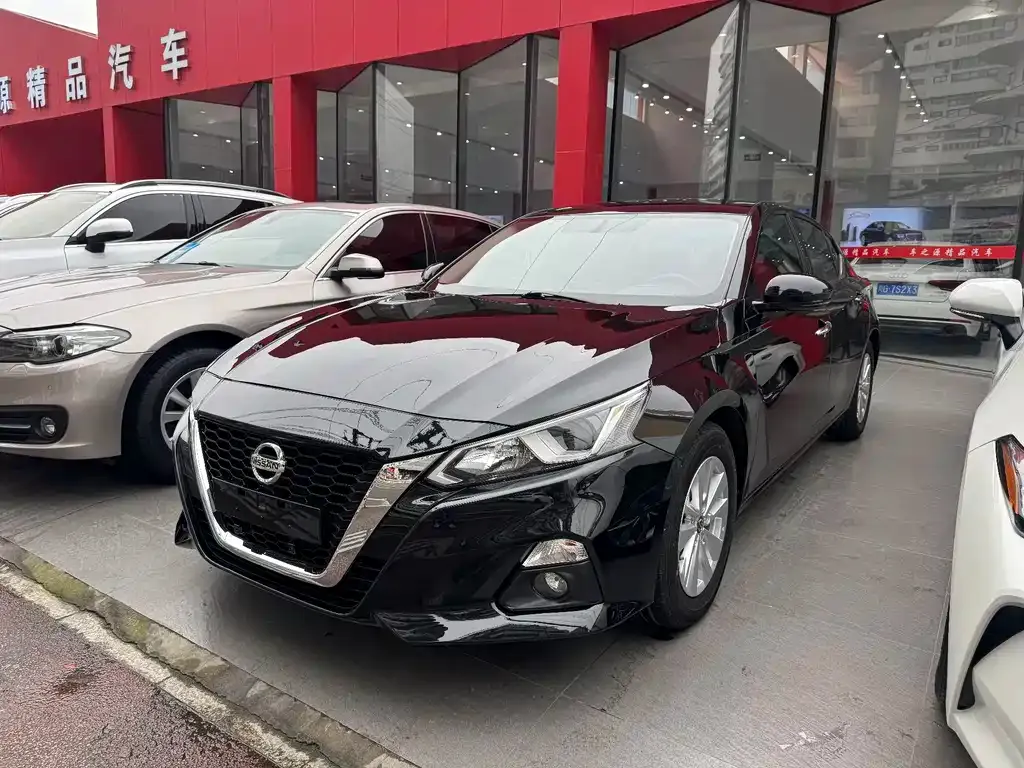 Nissan Teana — фото 1