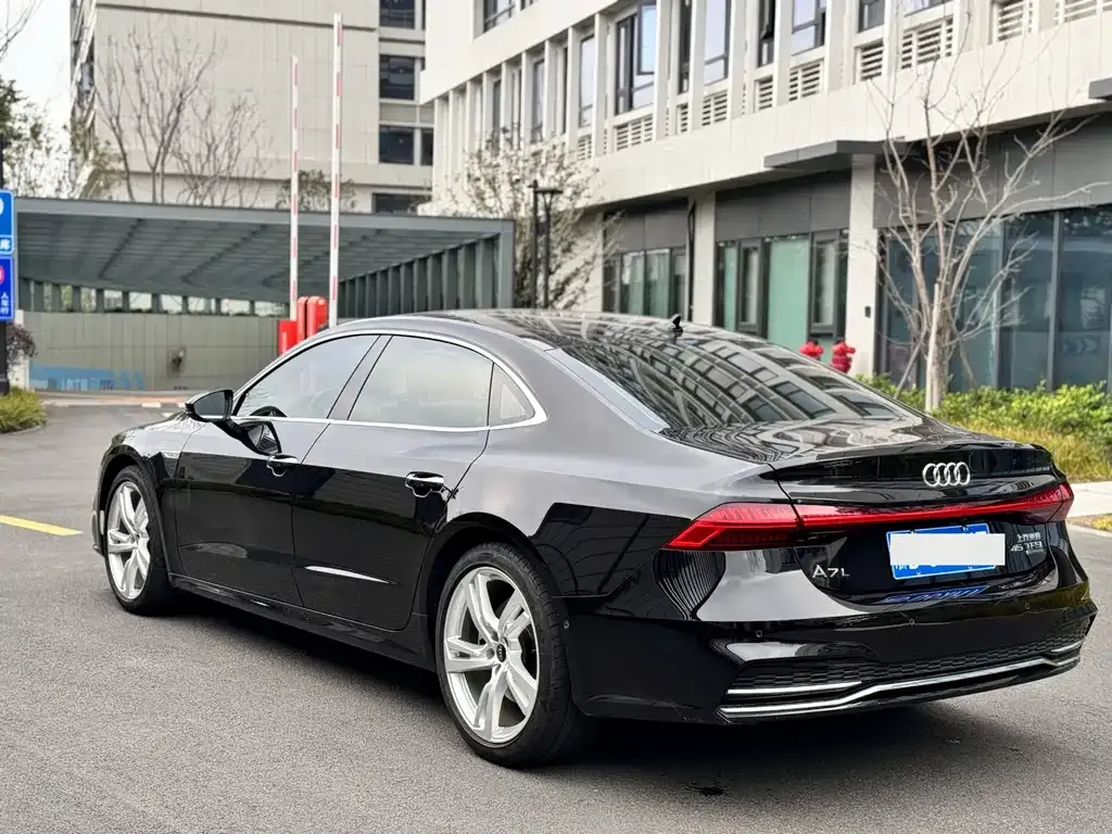 Audi A7L 2023 из CN, фото 2