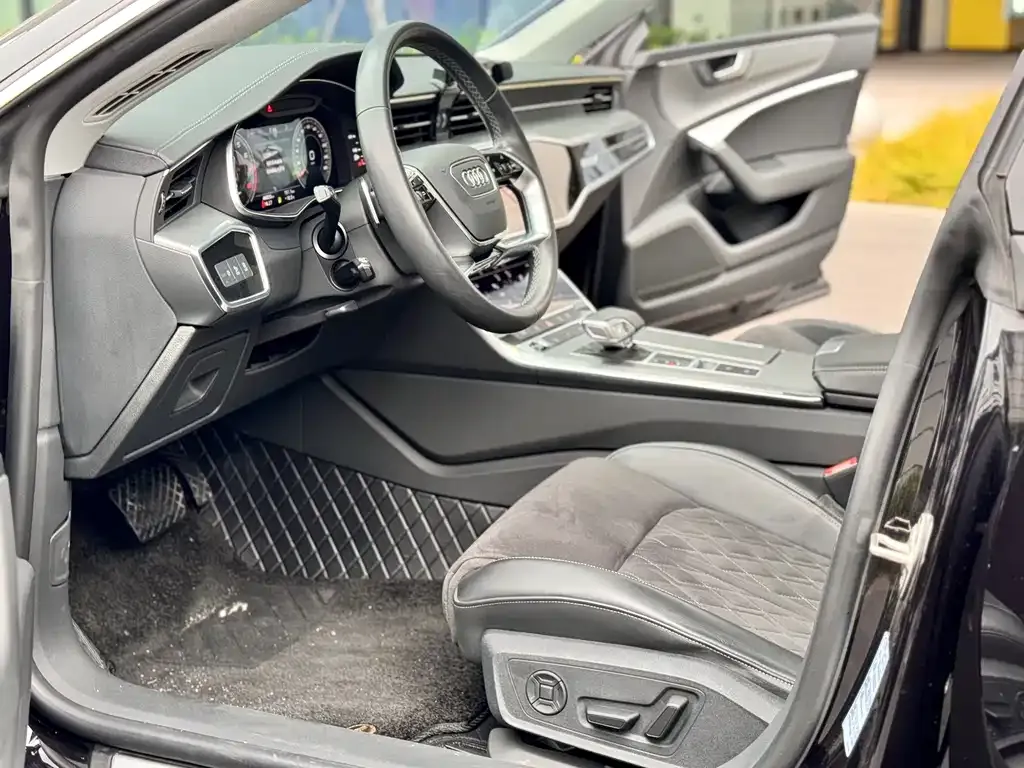 Audi A7L 2023 из CN, фото 8