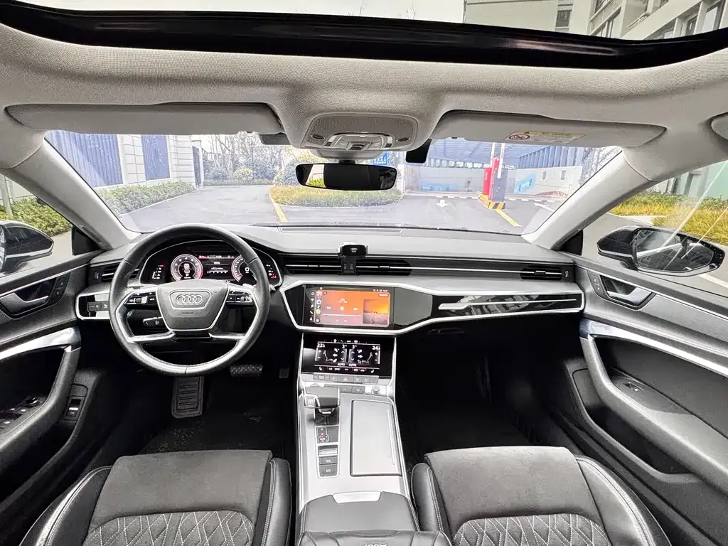 Audi A7L 2023 из CN, фото 3