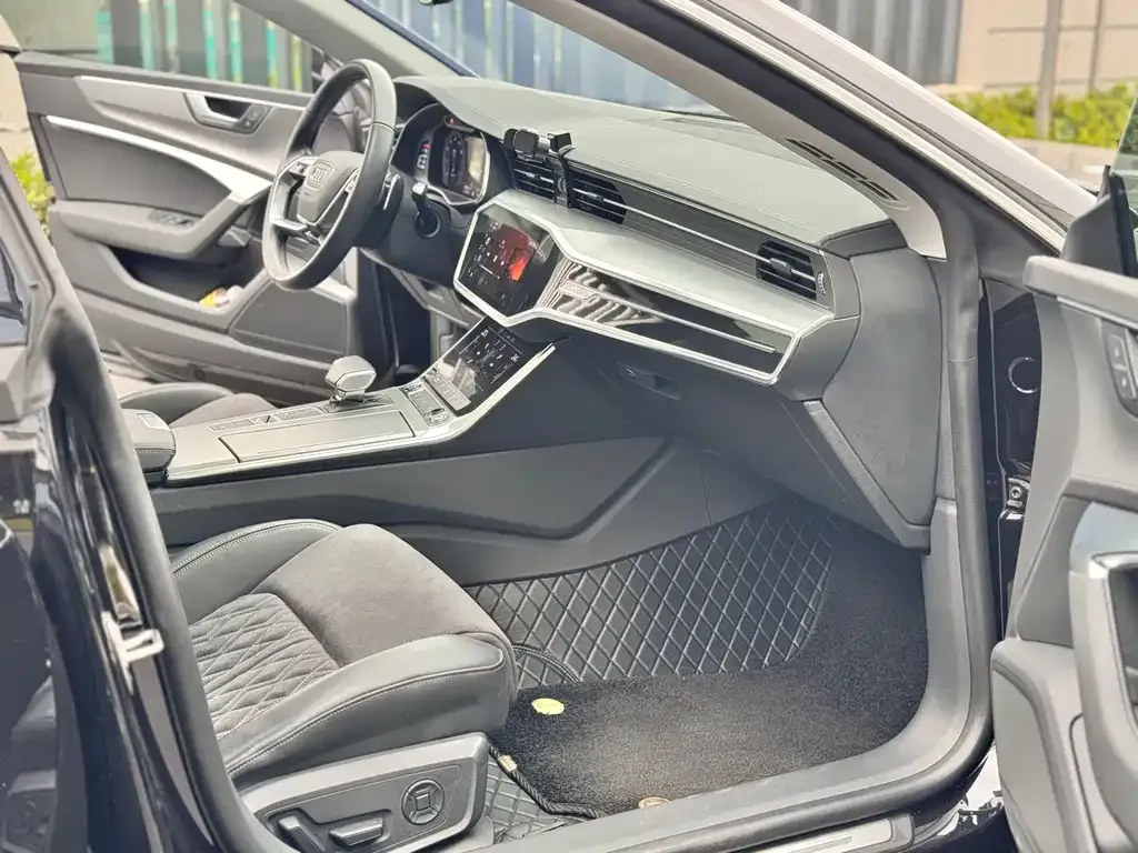 Audi A7L 2023 из CN, фото 7