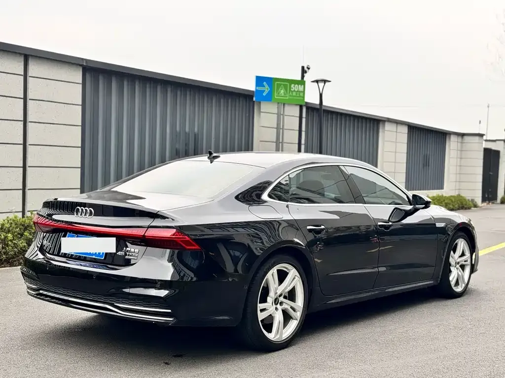 Audi A7L 2023 из CN, фото 9