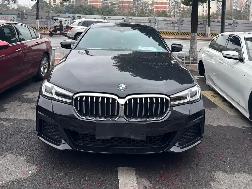 BMW 5 Series — фото 1