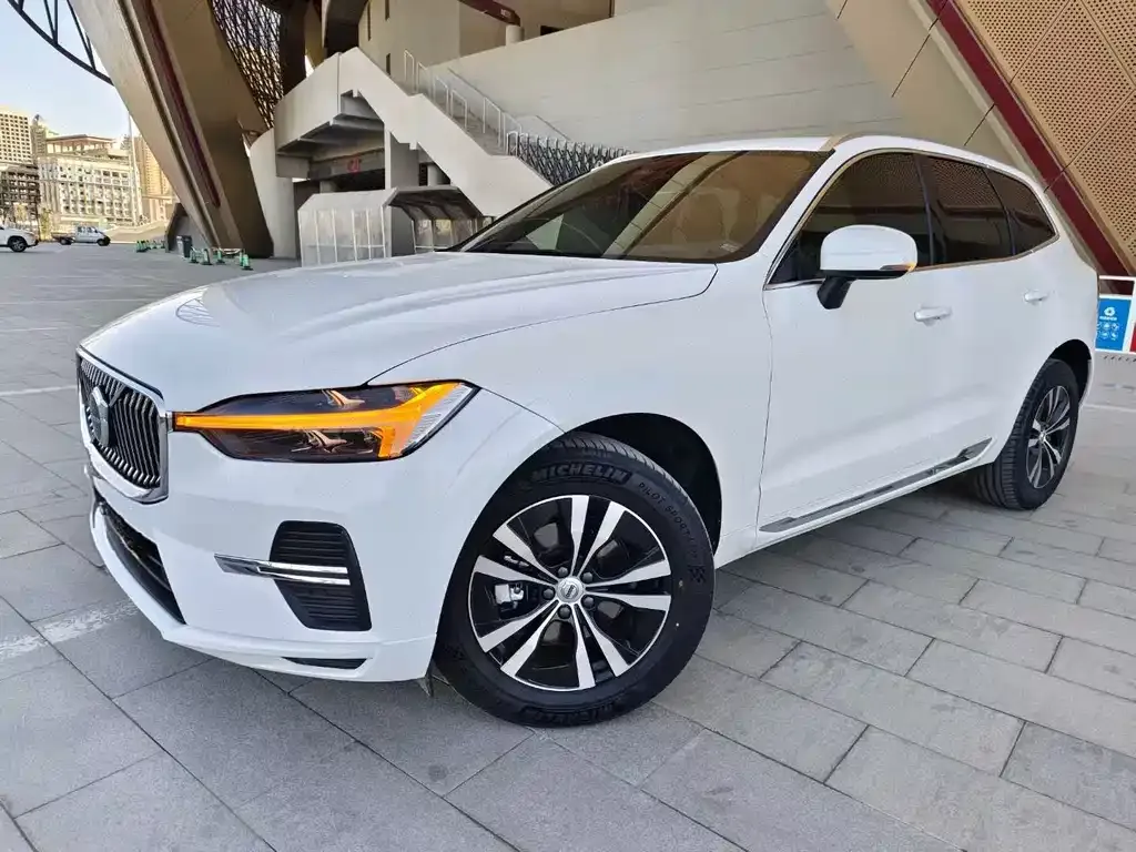 Volvo XC60 — фото 1