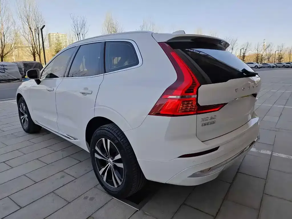 Volvo XC60 — фото 6