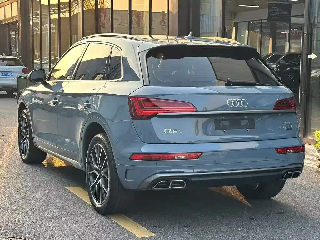 Audi Q5L — фото 6