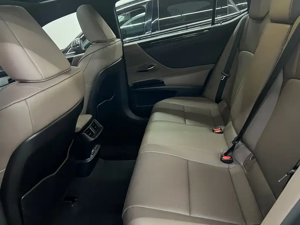Lexus ES 2023 из CN, фото 3