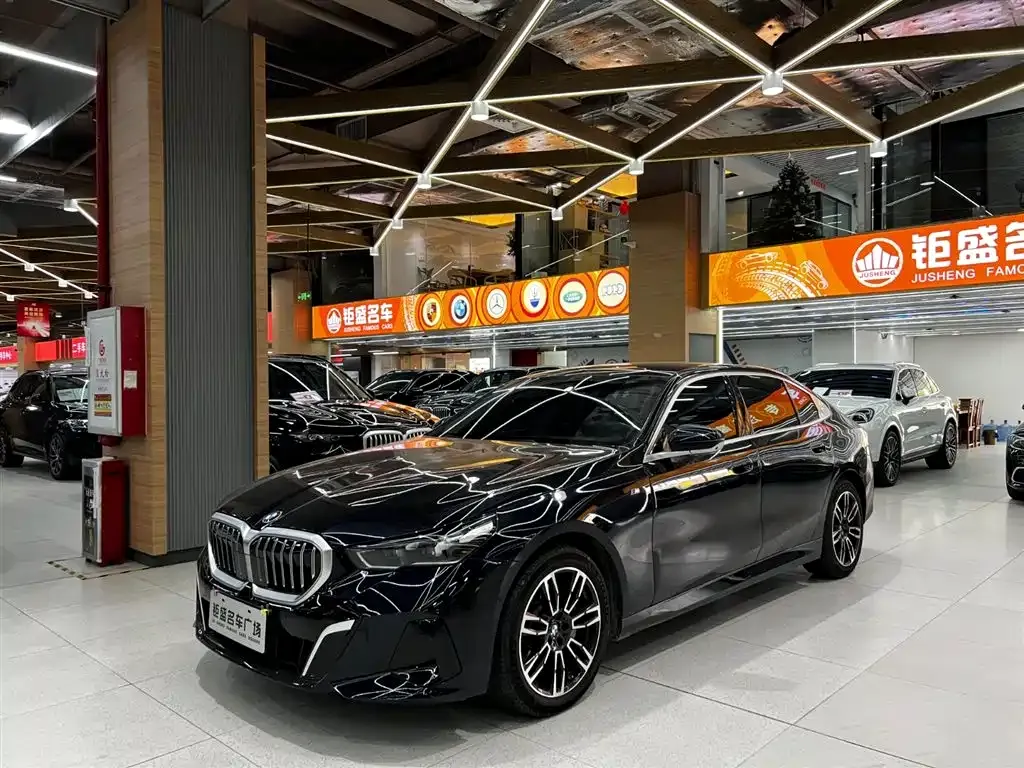 BMW 5 Series — фото 1