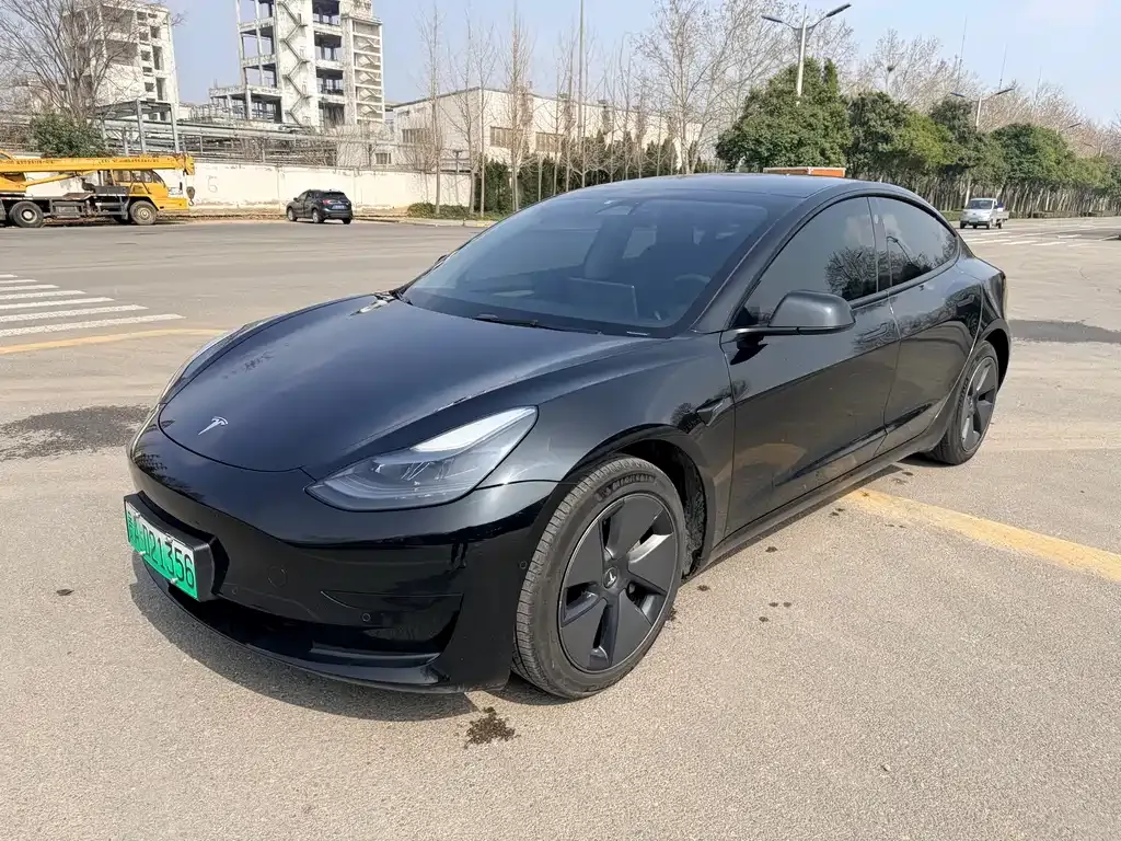 Tesla Model 3 — фото 1