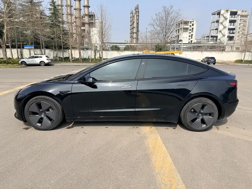 Tesla Model 3 — фото 9