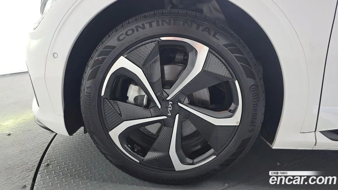 Kia EV6 — фото 8