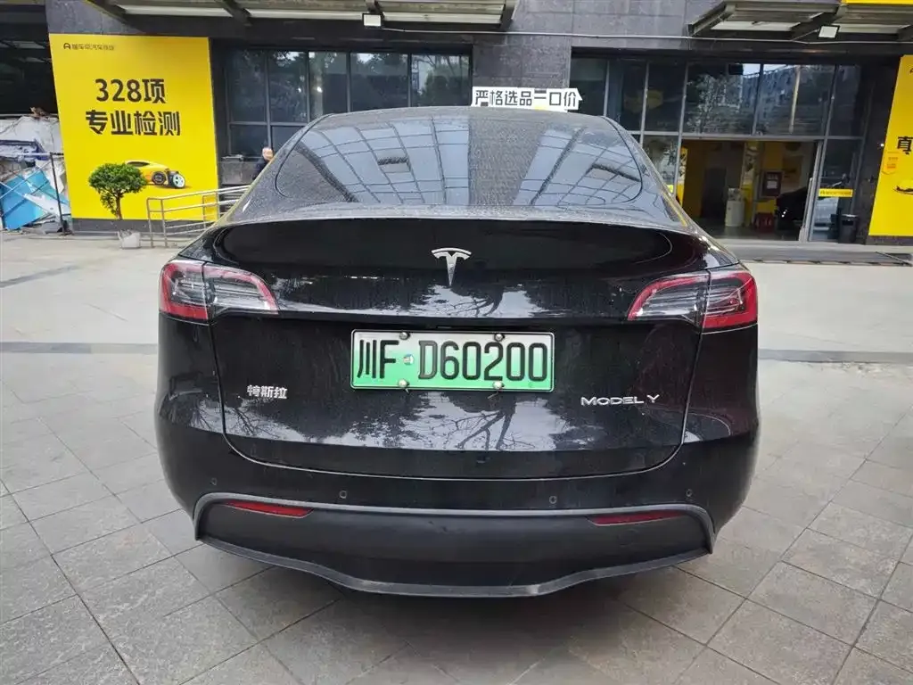 Tesla Model Y — фото 5